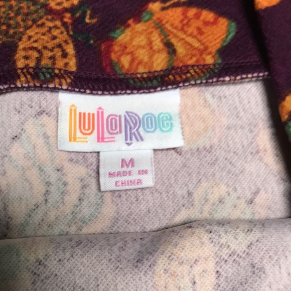 Cute pencil skirt with fun print.  No back slit.  Never worn. - Picture 3 of 3